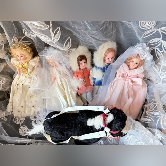 7 Vintage Doll Collection in Pink, White, Gold, Blue and Orange - Picture 3 of 16